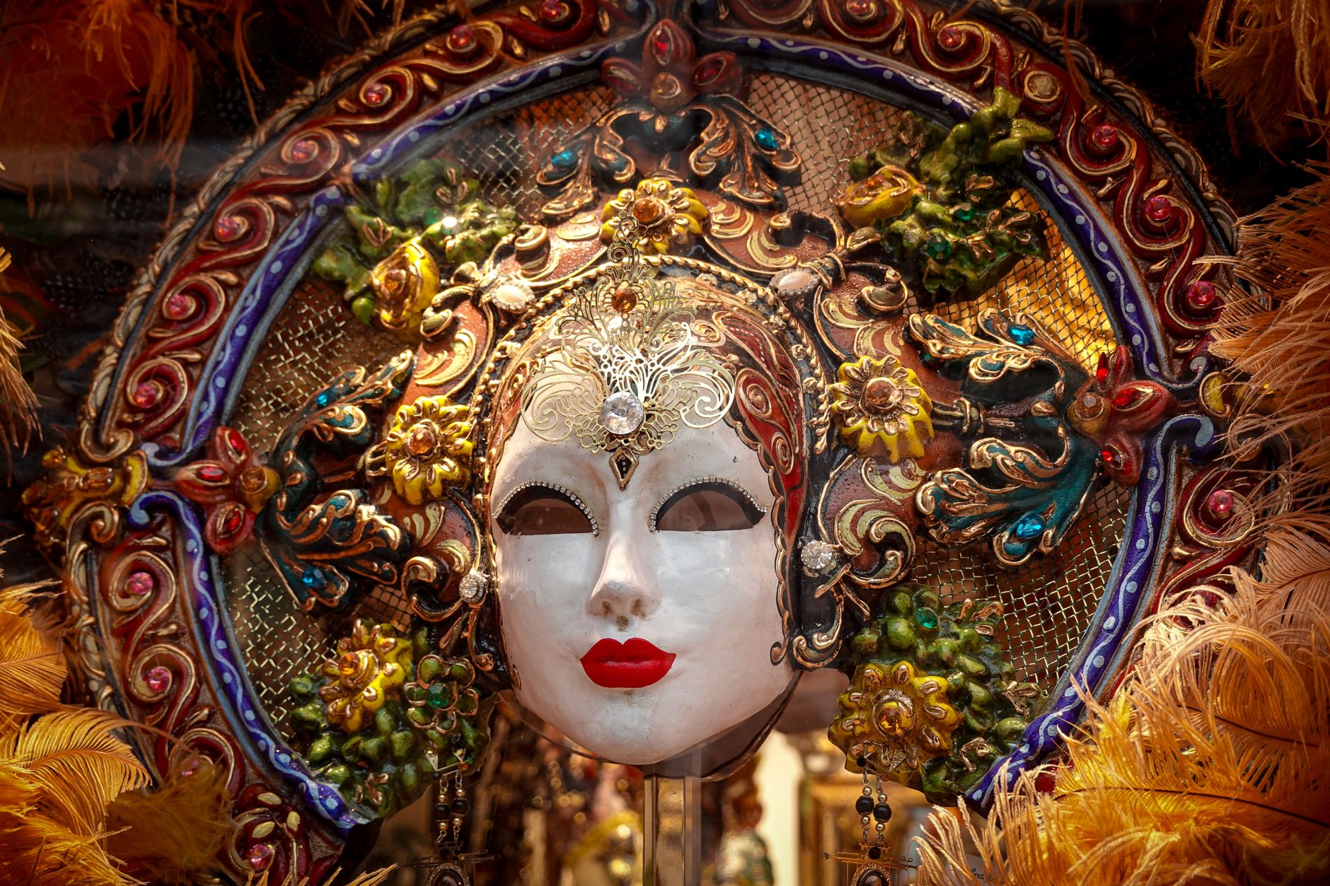 Máscara veneciana de teatro, similar al antifaz que usa Zero para ocultar su identidad
