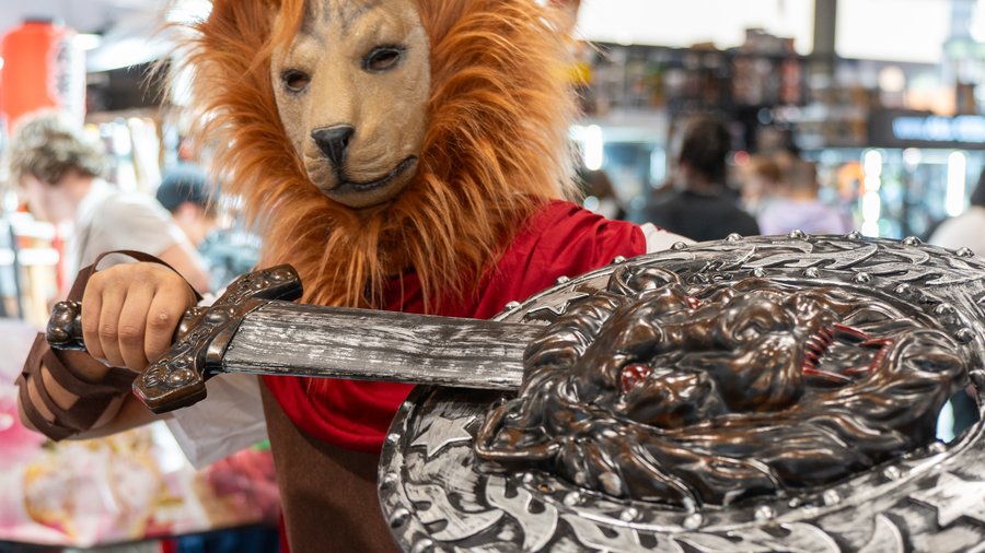 Cosplay de personaje anime en Japan Expo 2023 — representación visual de la cultura japonesa