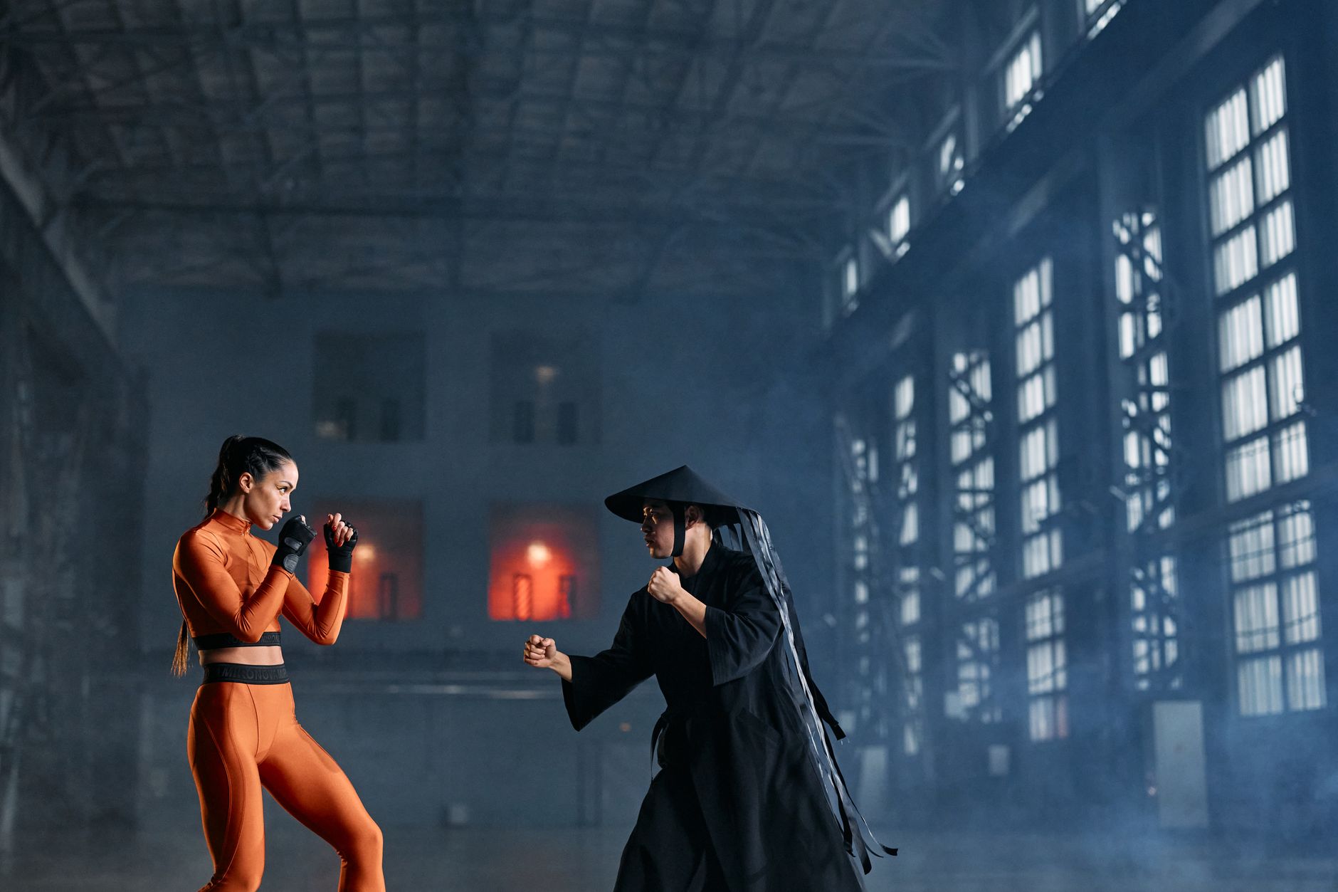 Artista de artes marciales entrenando, simbolizando el espíritu de superación del anime shōnen
