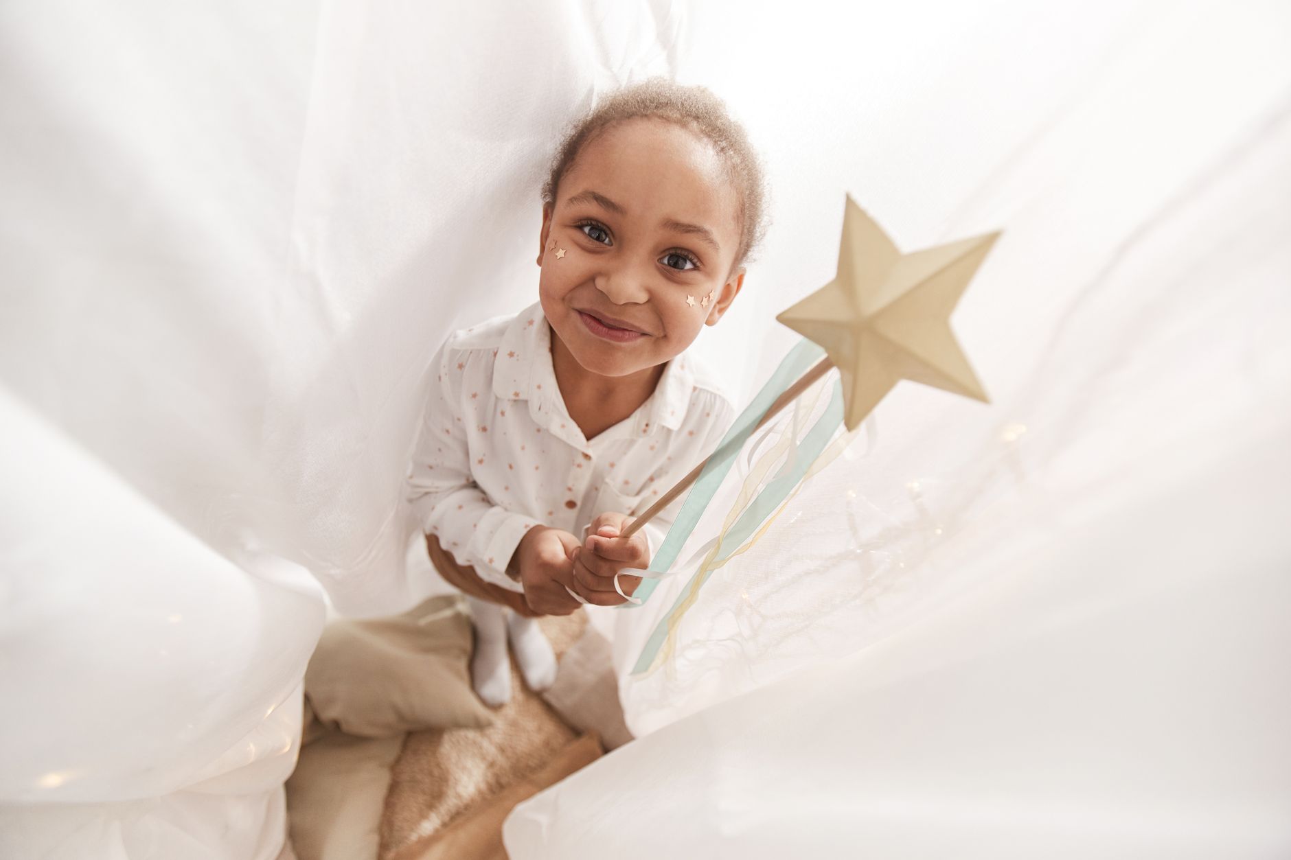 Magic wand with sparkles (immagine illustrativa)