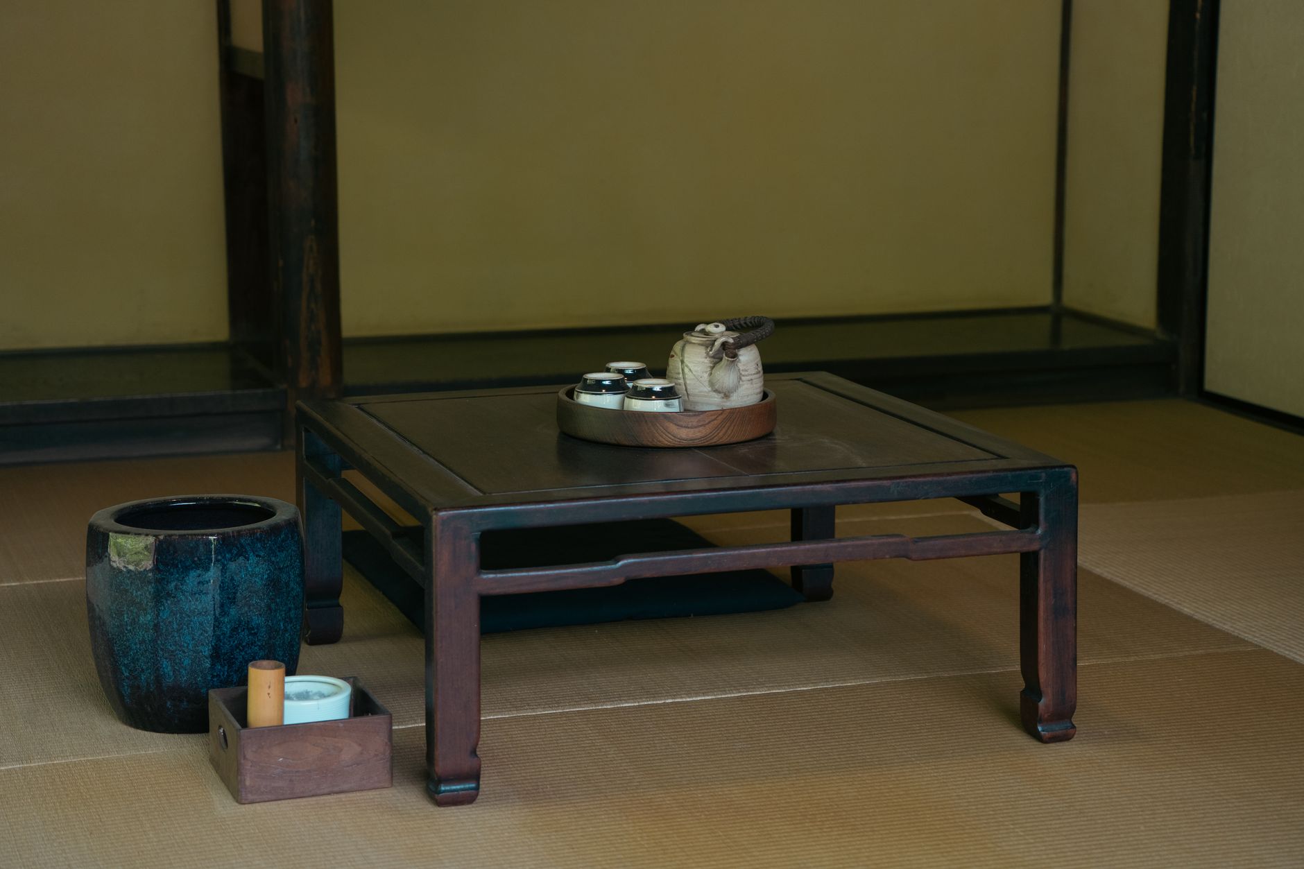 Ceremonia del té japonesa tradicional, ejemplo de la estética wabi-sabi aplicada a un ritual